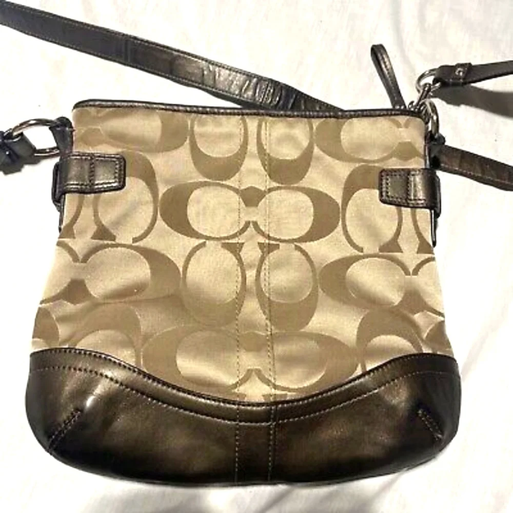 Coach F19730 Khaki Signature Optic Metallic Leather Chain Crossbody Bag Purse.